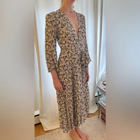 Doen Augusta Dress in Faded Queen Anne's Floral (minor spots) - Picture 14 of 16